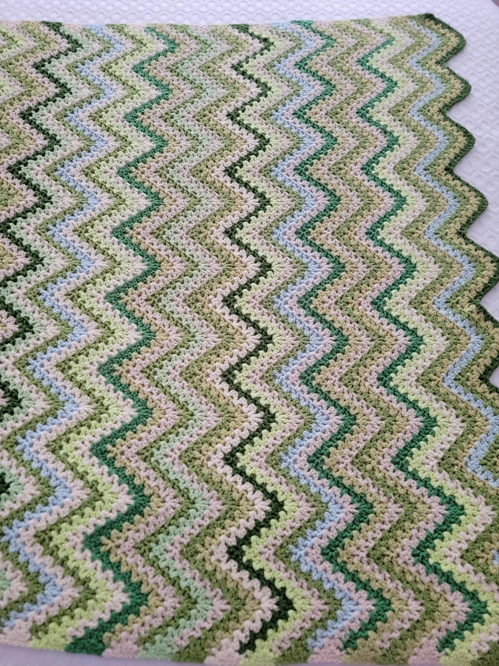 Vintage Handmade Green Chevron Crochet Throw Blanket 40x70 Grannycore Roseanne